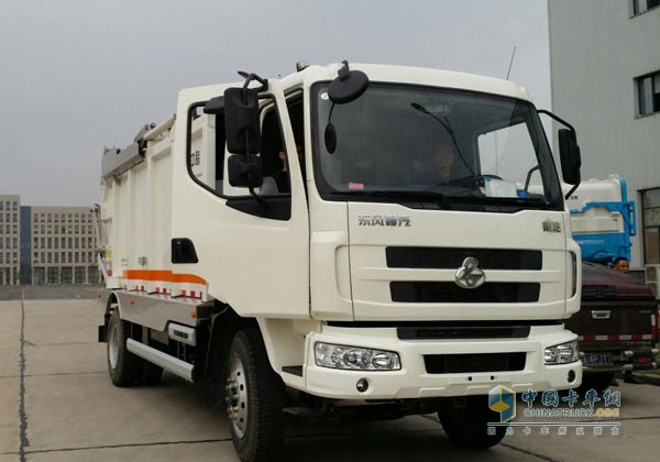 Dongfeng Liuzhou non-leakage compressed garbage truck
