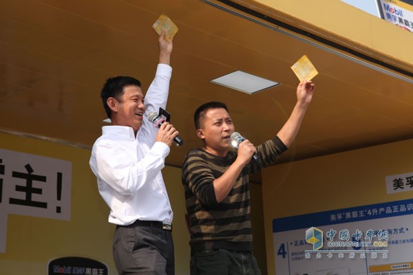 Mr. Lin Wensheng, Asia Pacific Marketing Manager of ExxonMobil Commercial Vehicle Lubricants, and Gao Shengyuan, 2014 long-term power supremacy, sang "Oh! Overlord