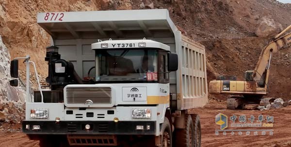 Mine dump truck equipped with Xi'an Cummins Engine