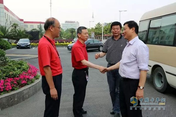 Dongfeng Cummins, the chairman of the new Dongfeng company, investigated Yan Yanfeng