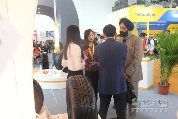 Guangrao Tire Exhibition on-site negotiation