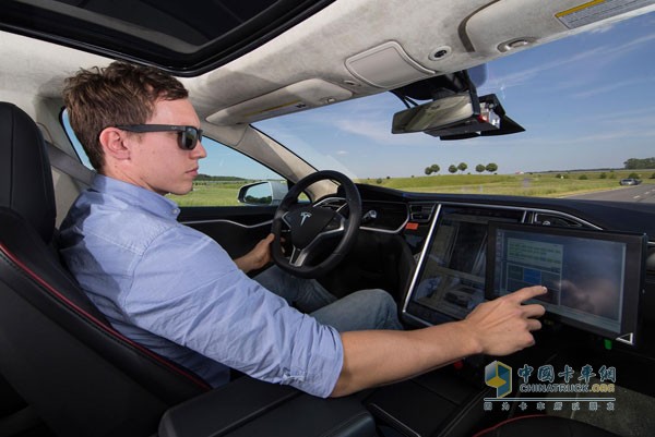 Bosch Highly Autopilot Technology Demonstrates Physical Presentation on Tesla Model S