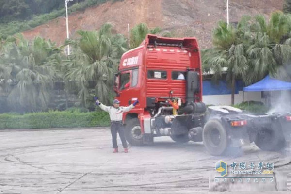 Shaanxi Steam Cummins heavy truck stunt show