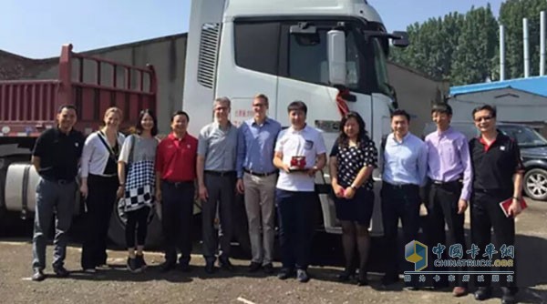 Cummins Chairman Lan Bowen Visits Logistics Firm