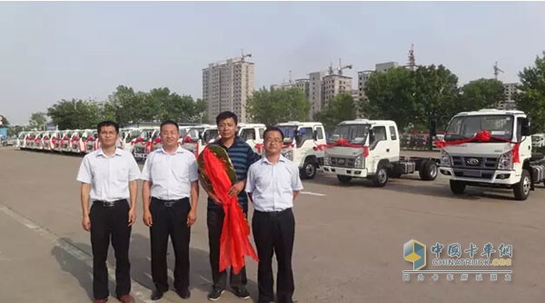 Ruiwo Zhongchi sanitation truck