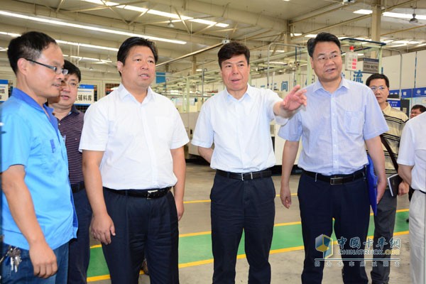 Bao Hong Municipal Party Committee Standing Committee Vice Mayor Fang Hongwei and his party visited the Fast Group Co., Ltd. Baoji Factory