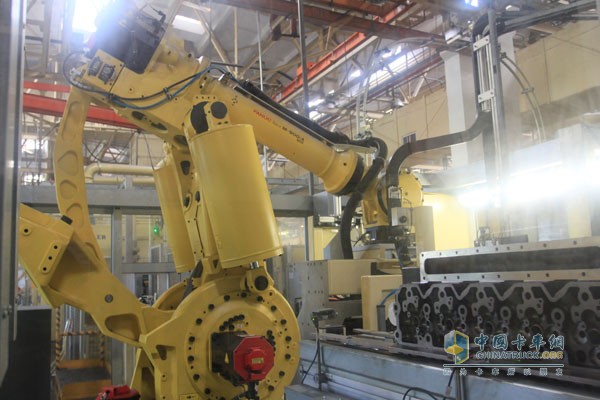 Dongfeng Cummins production line in the robot operation