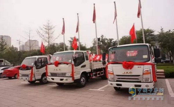 JAC light trucks equipped with Yuni DEV series engine