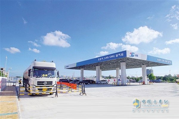 The largest and most advanced composite L-CNG refueling station in Guangxi