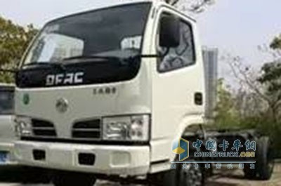 Dongfeng Construction Vehicle 3300 Wheelbase Dangerous Goods Carrier Chassis