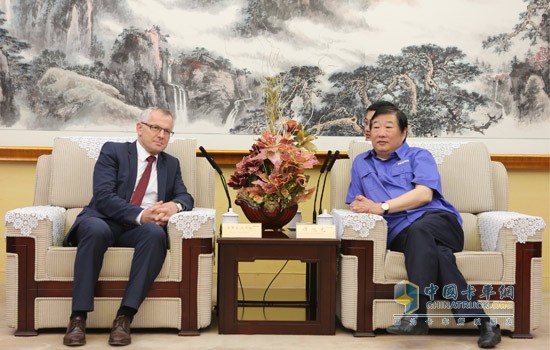 Weichai Chairman Tan Xuguang Meets with CEO of Steven F. Pisinger