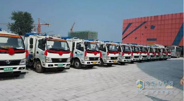 Five signs self-loading sanitation truck ready to go