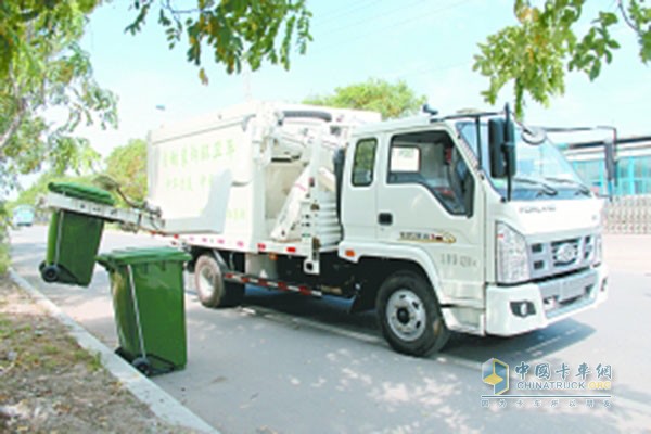 Automatic loading and unloading of sanitation vehicles