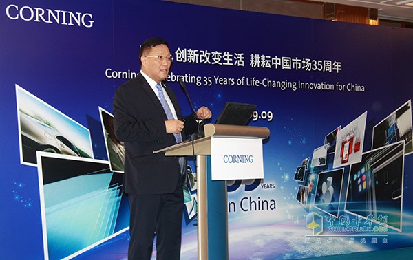 Li Fang, President and General Manager of Corning Greater China