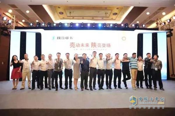 â€œShape moving the future, Sharon Liang debutâ€ Shell Shaanxi steam high-end after-sales oil new product photo