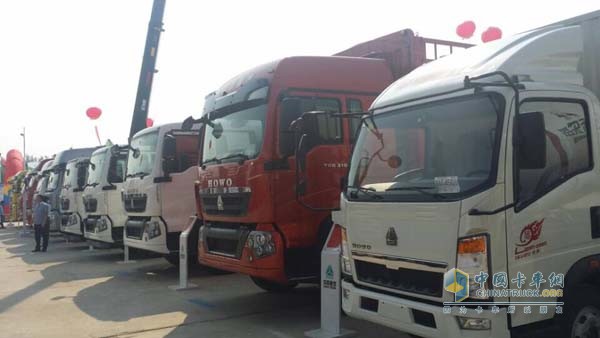 China National Heavy Duty Trucks exhibiting vehicles