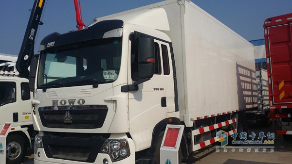 China National Heavy Duty Truck Medium Van