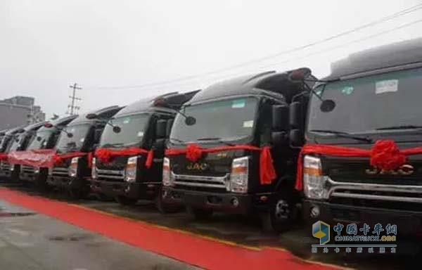 Weichai WP3 power refrigerated truck delivered to Fuzhou Shengfeng Logistics