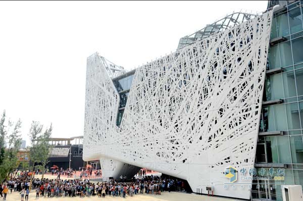 Nearly 100,000 visitors visit Milan Expo every day