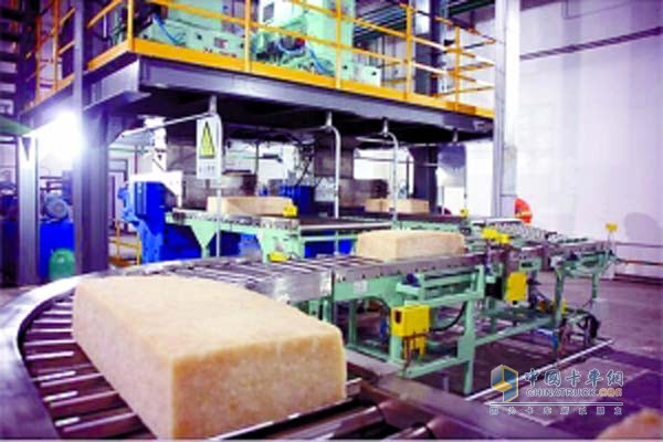 Domestically designed and constructed China National Petroleum Corporation Lanzhou Petrochemical Rubber Factory produces an annual output of 50,000 tons of nitrile rubber production line