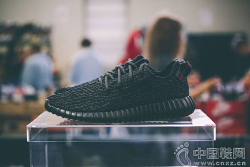 adidas Originals Yeezy Boost 350 â€œBlackâ€