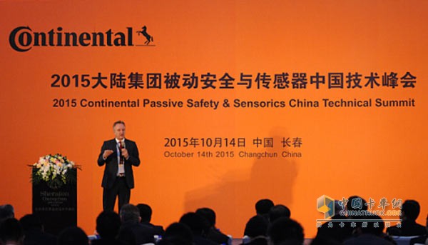 Dr. Bernhard Klumpp speaks at the Passive Safety and Sensors China Technology Summit