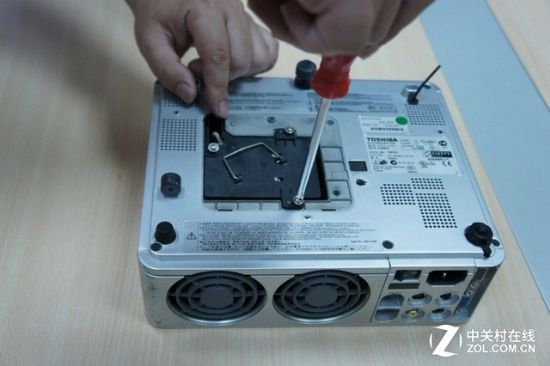 What are the advantages of DLP dust-proof and bulbless education projectors?