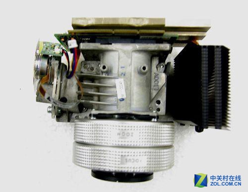 What are the advantages of DLP dust-proof and bulbless education projectors?