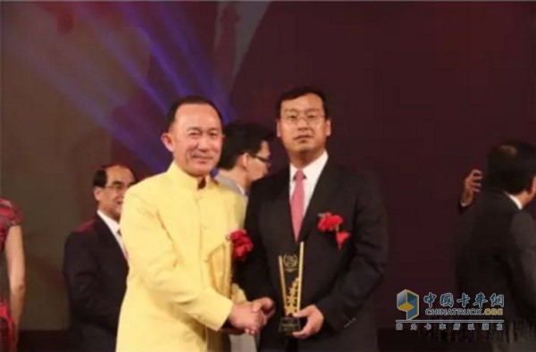 Chairman Wang Feng and Prince Bannate of Thailand's Prime Ministerâ€™s Office