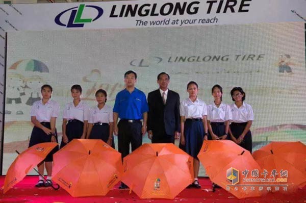Donated "love umbrella" for Thai schools