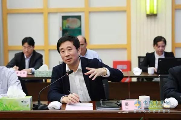 Yuchai Chairman Yu Ping speaks at the forum