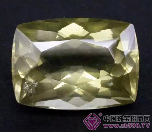 åˆ©æ¯”äºšçŽ»ç’ƒé™¨çŸ³