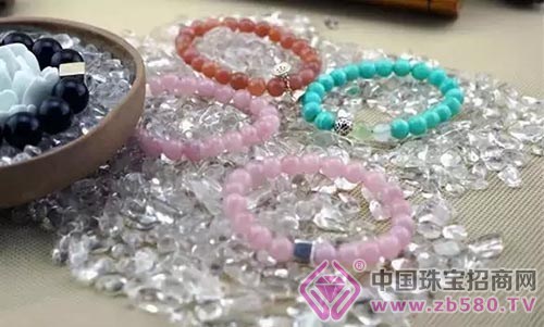 æ¶ˆç£çŸ³æ­£åœ¨å‡€åŒ–æ°´æ™¶ä¸­