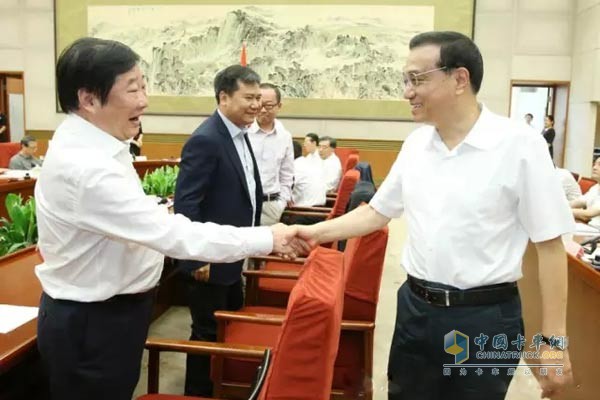 Chairman Tan Xuguang was invited to participate in the State Council Economic Situation Symposium and provided advice and suggestions on behalf of the equipment manufacturing industry