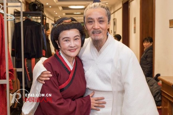 å†¯è¿œå¾25å¹´é“¶å©šå¦»å­æ˜¯è° æœè£…ç©¿æ­å¯¹å©šå§»çš„é‡è¦æ€§