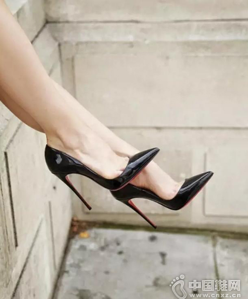 christian louboutin so kate Pumaps in black