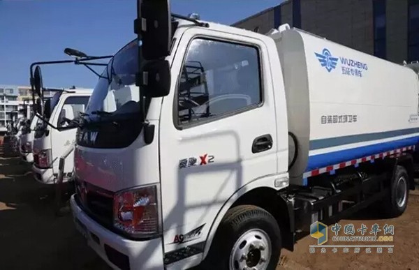 Five self-loading garbage truck