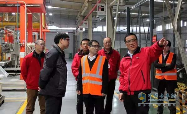 Huang Gang, General Manager of Dongfeng Commercial Vehicles, visited the Dongfeng Cummins