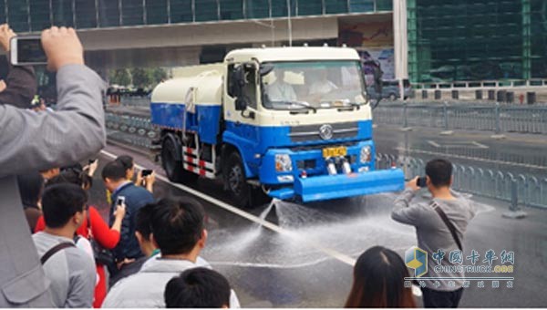 Fulong Ma Brand 8-ton high-pressure sprinkler equipped with Allison 3500 model sanitation special automatic gearbox