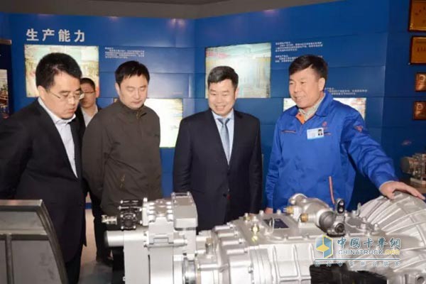 Zhou Liang, President of Foton Daimler visits Fast