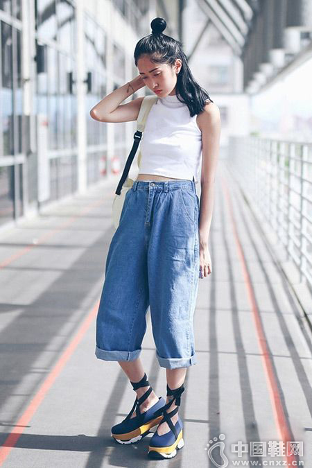 å¥³å­©çš„åŽšåº•éž‹å››å­£ä¸ç¼ºå¸­