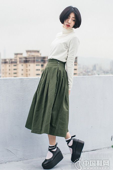 å¥³å­©çš„åŽšåº•éž‹å››å­£ä¸ç¼ºå¸­