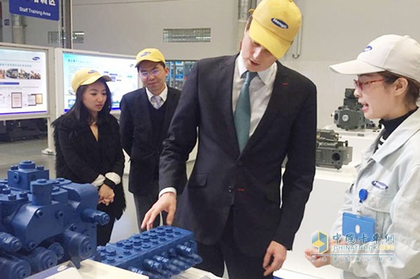 Consul General of Luxembourg Consulate General Lu Ke visited Hengli Hydraulics