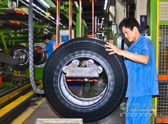 Global tire sales continue to decline
