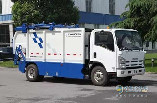 Compact garbage truck