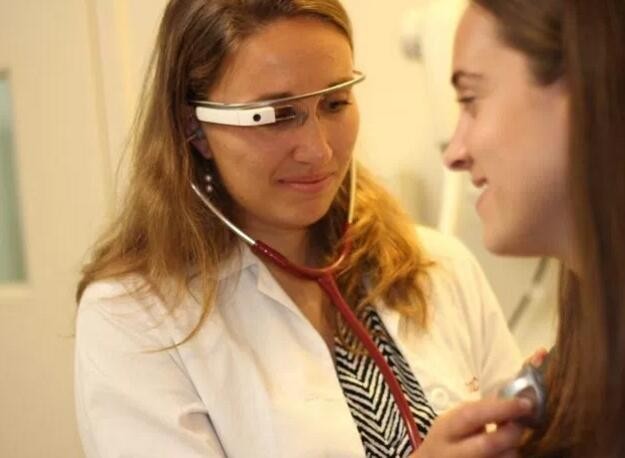 Google Glass target customers converted from technology enthusiasts to doctors