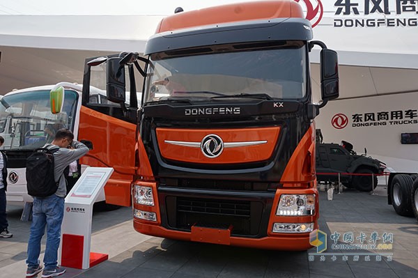 Dongfeng Tianlong flagship with Dongfeng Cummins Engine