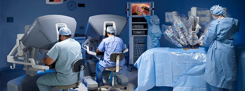 The first live broadcast of Da Vinci robot surgery is at 8:00 on Sunday.