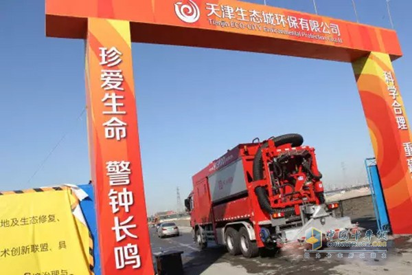 Non-destructive excavation and aspiration vehicles participate in the cleanup of Tianjin bombing site