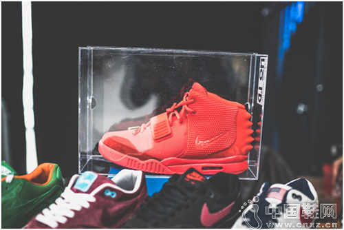 Nike Air Yeezy II Red October